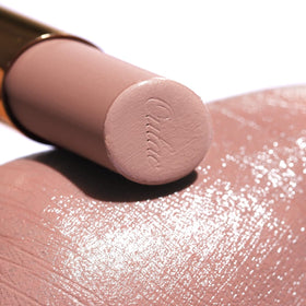 Oulac tube side profile showing sleek design and easy application benefit