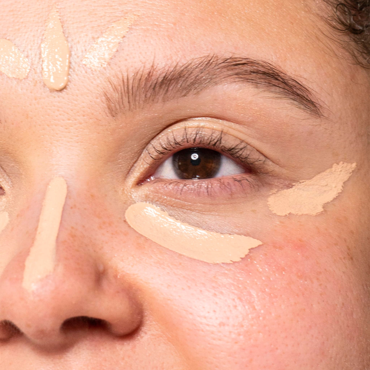 Pacifica doe-foot applicator closeup for precise, mess-free application