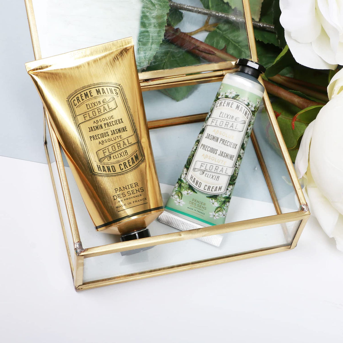 Panier des Sens hand applying cream showing quick absorption and instant softening