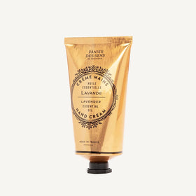 Panier des Sens hand applying cream demonstrating instant softening effect