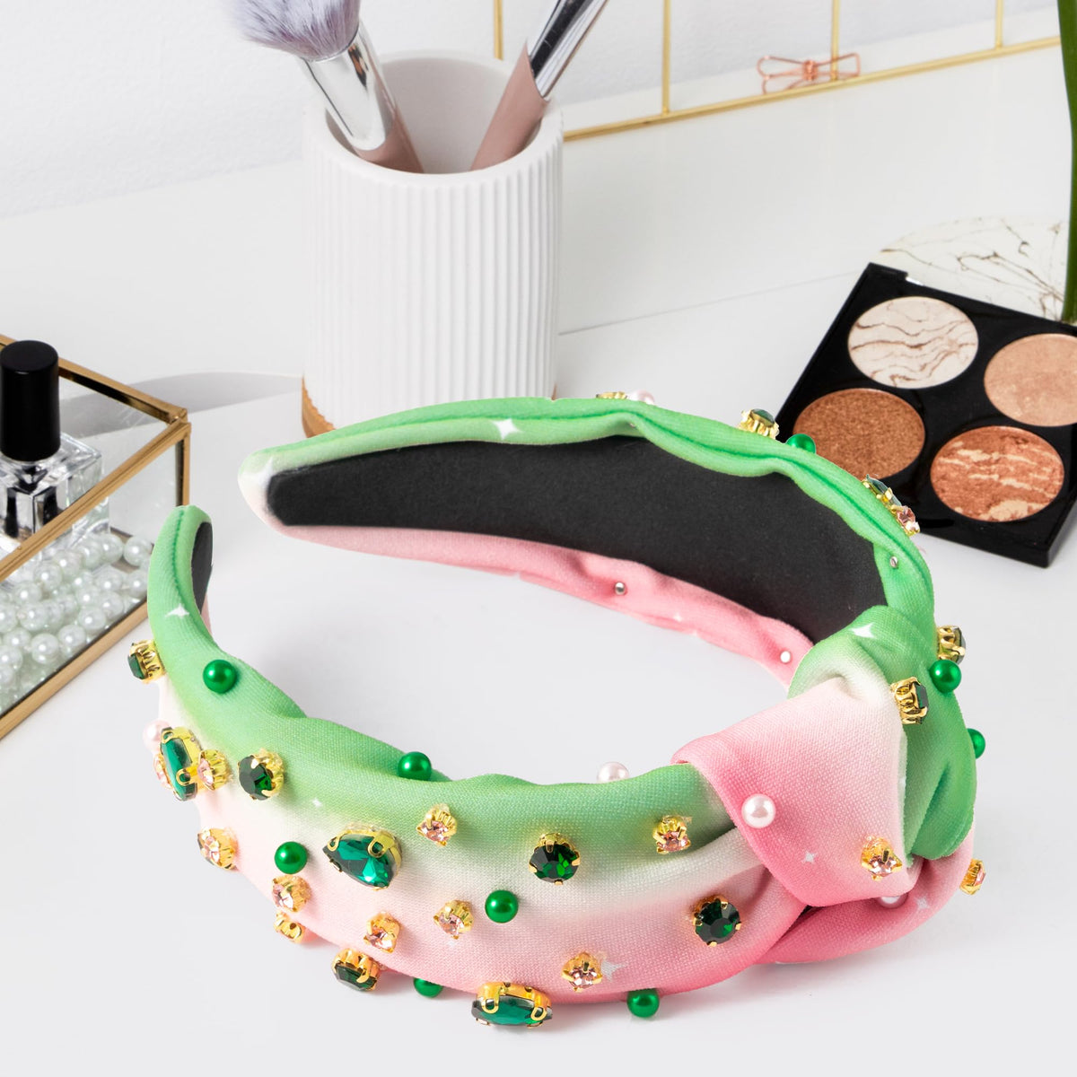 PANTIDE headband worn by woman at home keeping hair back and enhancing outfit