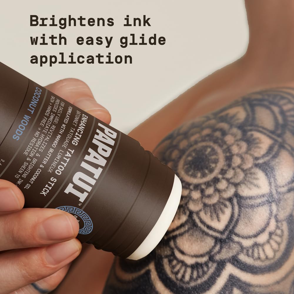 PAPATUI next to hand to show size and portability for everyday grooming
