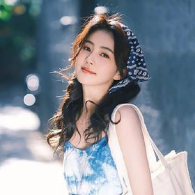 Pemilosci model wearing bandana as headband demonstrating comfortable, fashionable fit