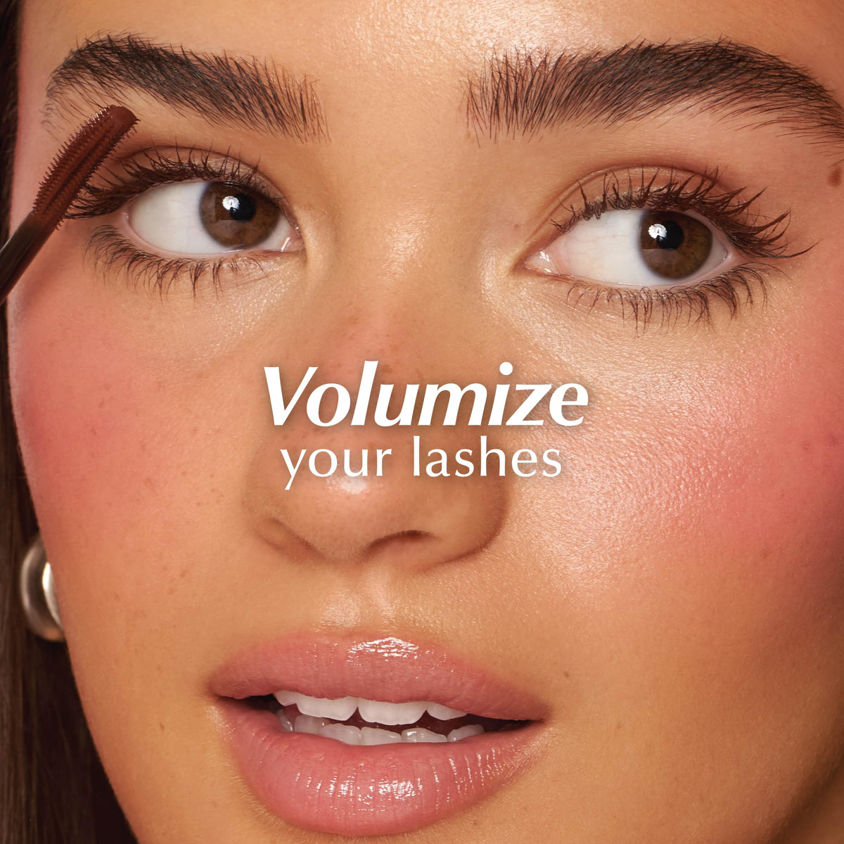 PERSONA curved precision brush close-up for precise lash coating