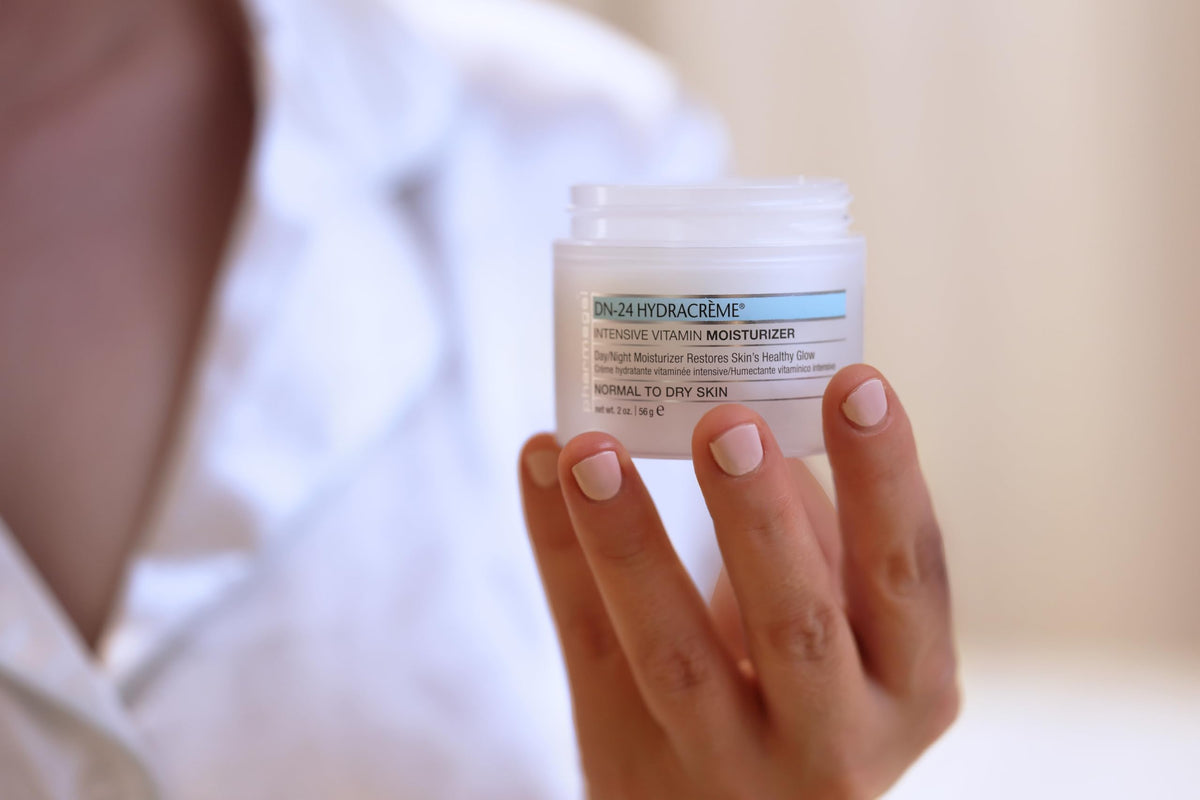 Pharmagel DN-24 Hydracrème applied to neck and jawline showing coverage benefit