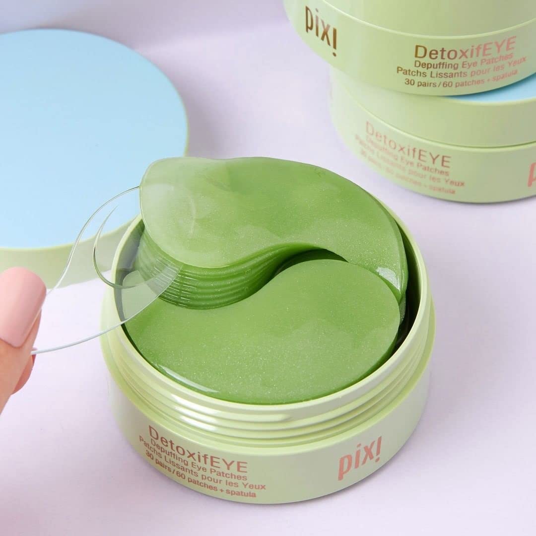 Pixi single hydrogel patch close-up demonstrating smooth fit and adhesion