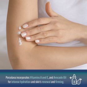 Porcelana size comparison in hand emphasizing travel-friendly compactness