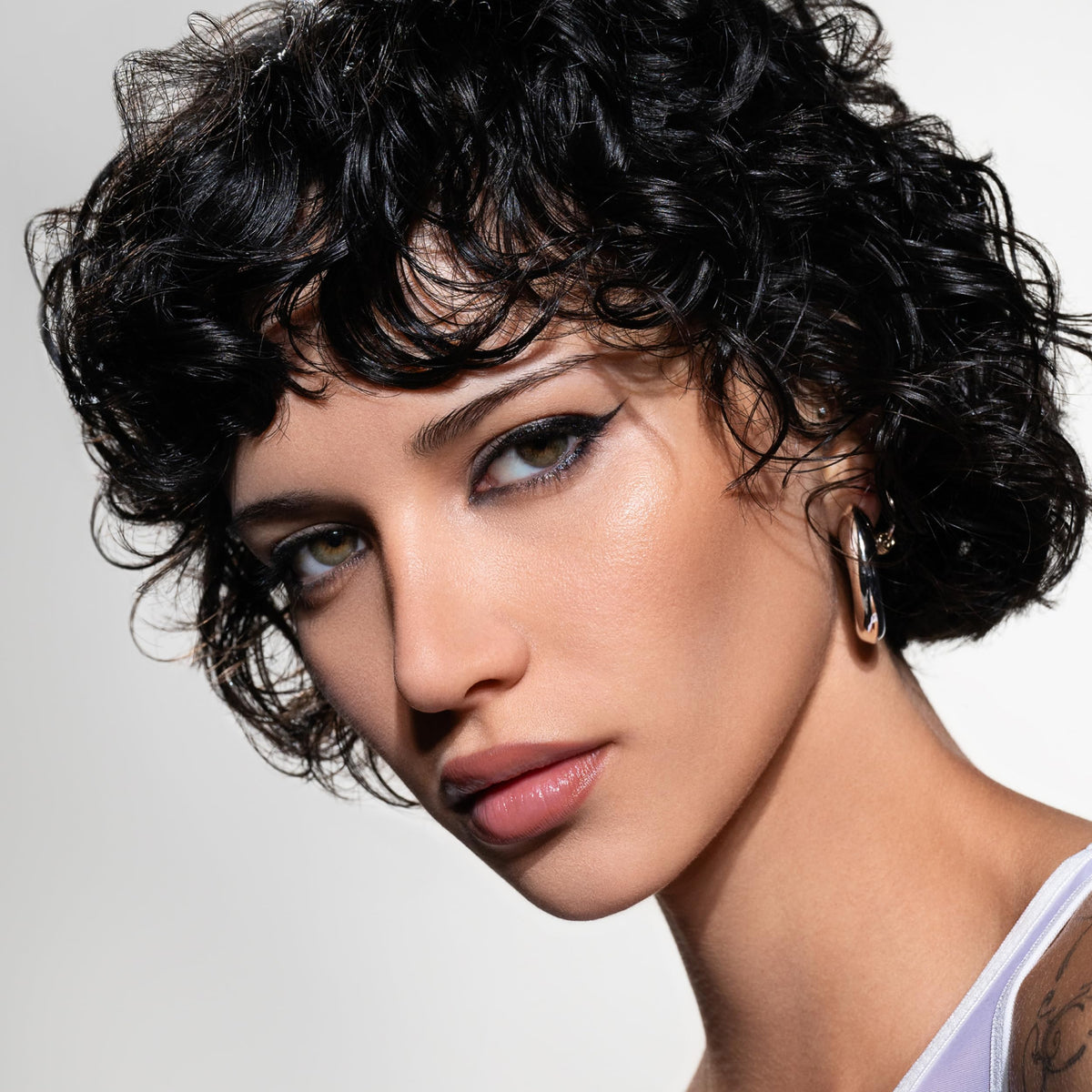 Pravana B6 ingredient badge emphasizing strength benefit