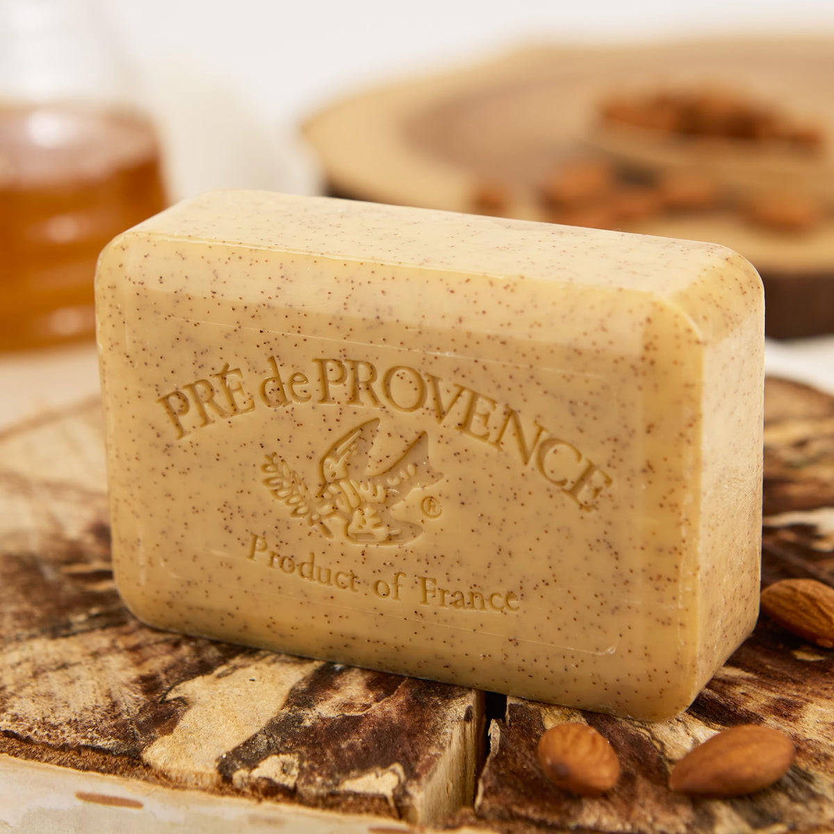 Pré de Provence producing creamy lather in hand to demonstrate gentle moisturizing benefit