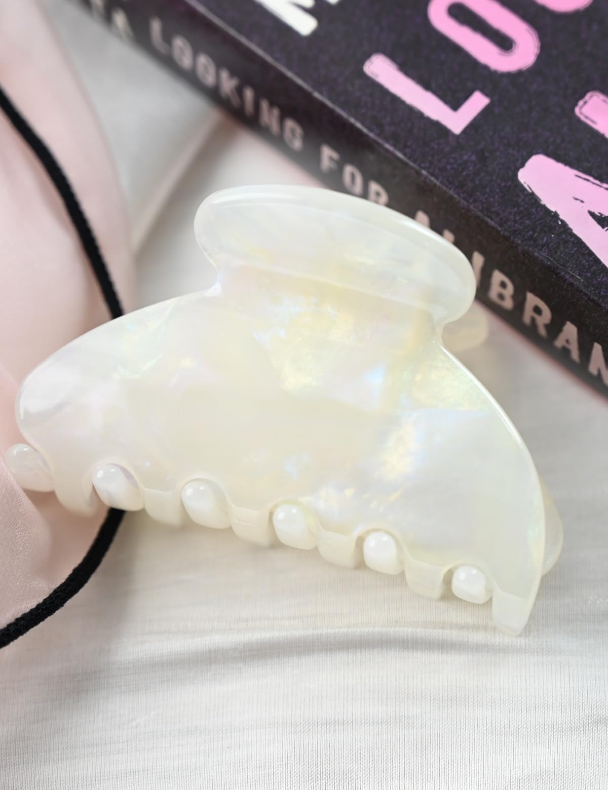 Prettyou jade white side profile displaying clip thickness and smooth edges