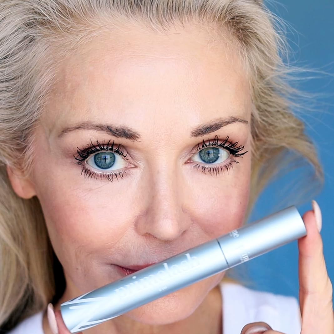 Prime Prometics wand bristles detail illustrating precise application benefit