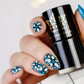 PUEEN finished monochrome nail art lifestyle image showing bold contrast appeal