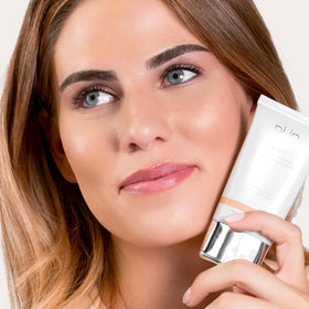 PÜR MINERALS before and after showing subtle evened skin tone