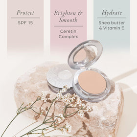PÜR MINERALS compact held in hand showing scale for travel-friendly convenience