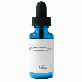 PURE ORIGINAL INGREDIENTS dropper detail capturing precise dispensing and easy dosing
