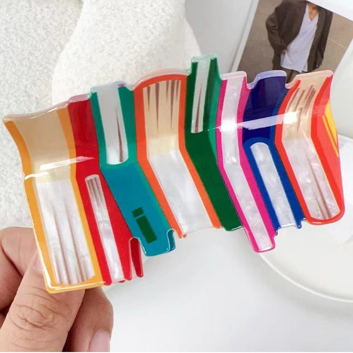 Pureadee side profile of stacked clips showing thickness and stability