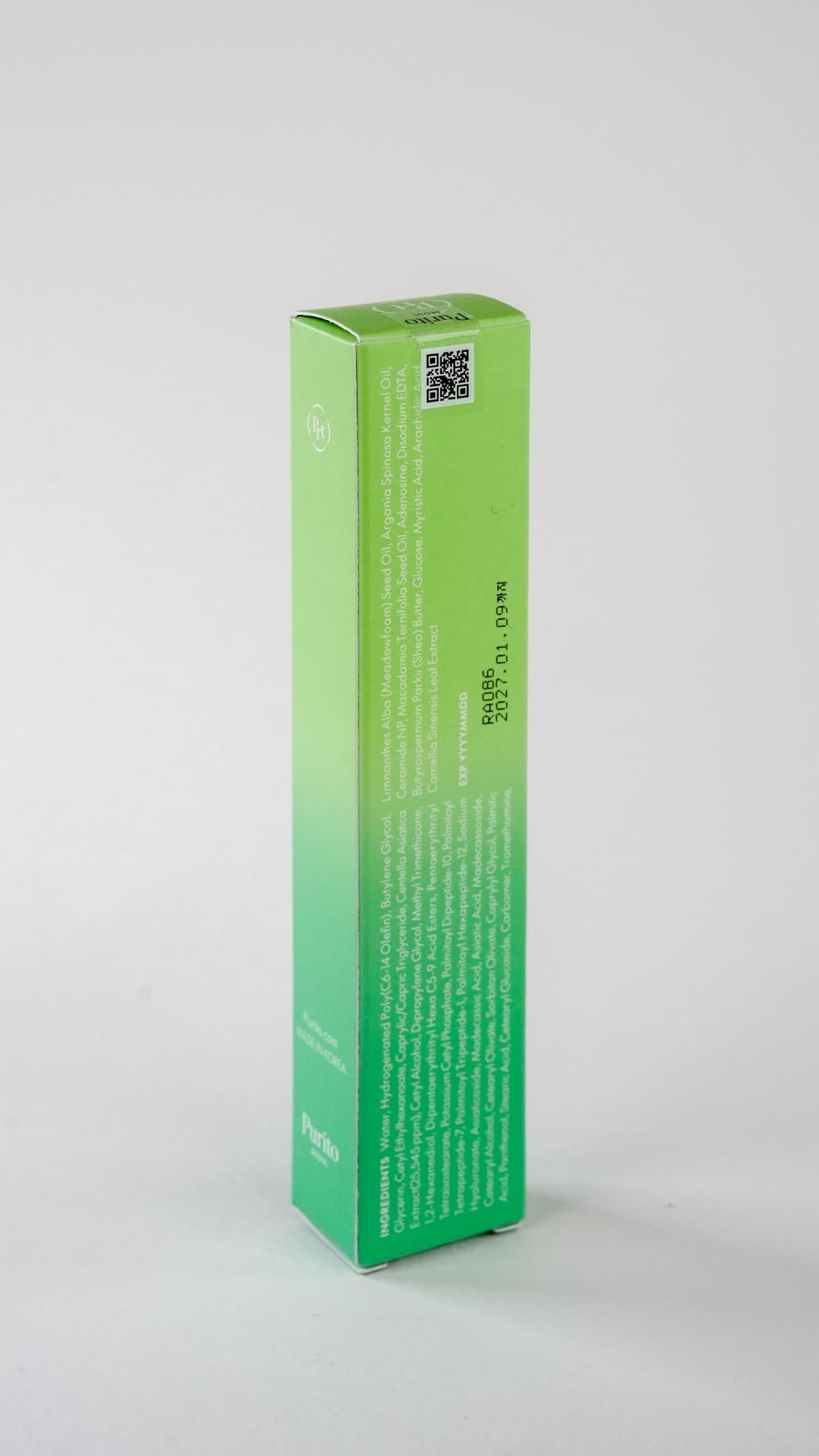 PURITO applying cream under-eye demonstrating immediate soothing effect