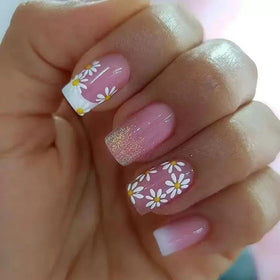 Puyokinm lifestyle shot with summer outfit illustrating floral nails for warm-weather events