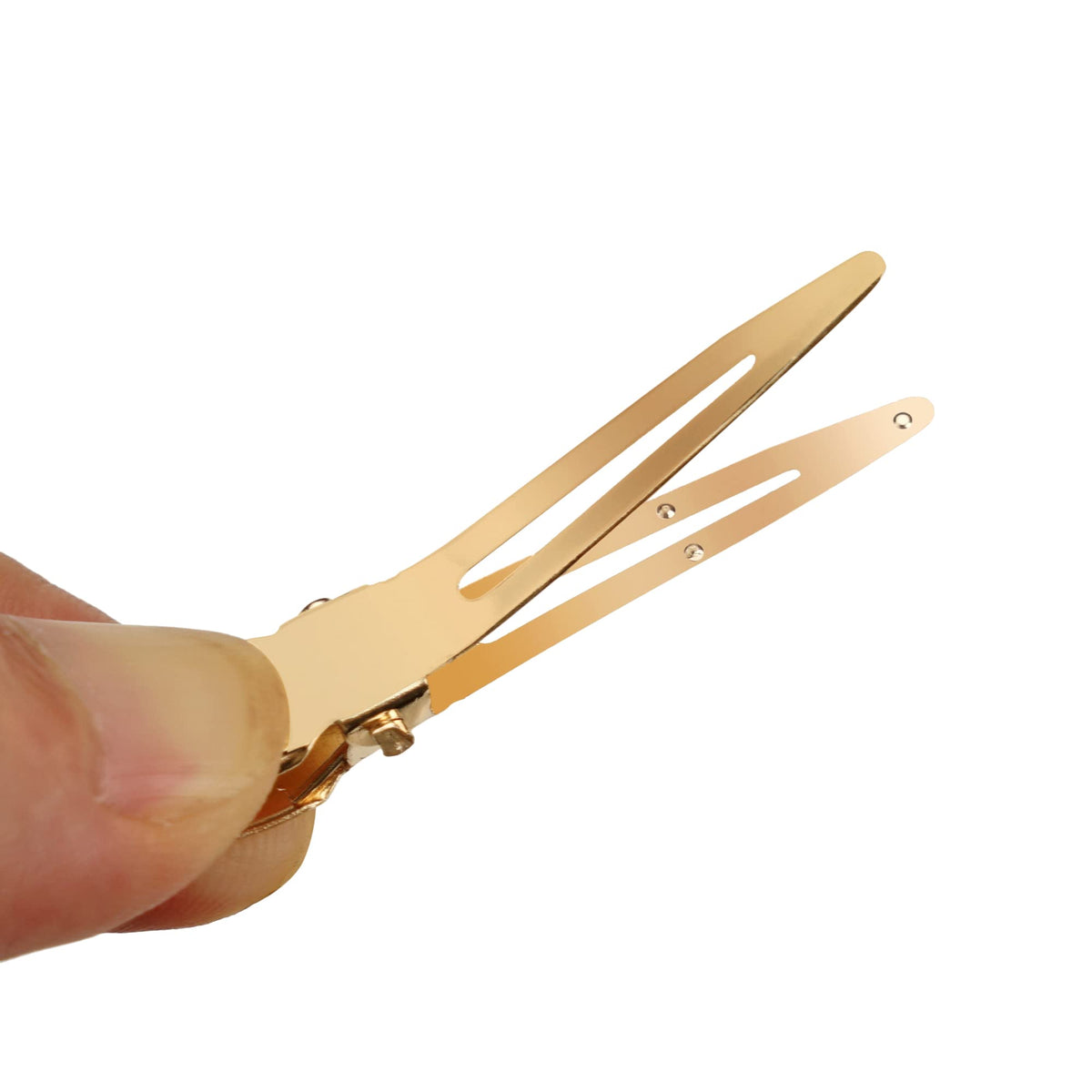 Qearl clips in hand to show 1.77 inch scale and easy handling benefit