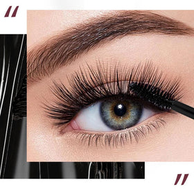 qiciy application on eyelashes creating lifted defined curl