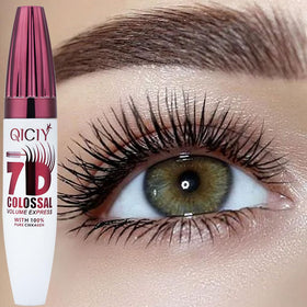 qiciy mascara texture on brush highlighting silk-fiber thickness