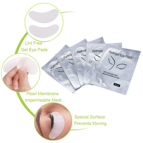 Qleng pad in place on model securing lower lashes for precise extensions
