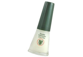 Química Alemana brush application closeup demonstrating smooth coverage and strengthened nails