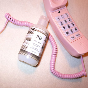 R+Co Ring Tone gel-creme texture close-up highlighting smooth consistency and shine