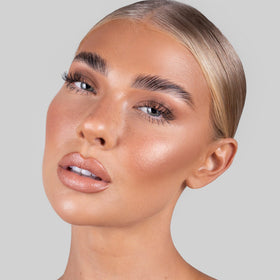REFY texture close-up of wax-gel formula for smooth, even application