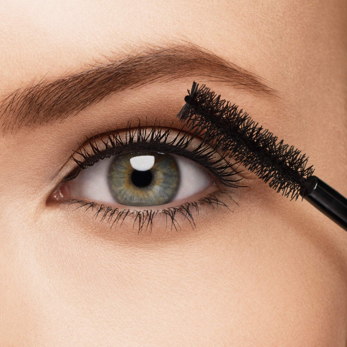 Revlon volumazing applied on model lashes demonstrating lifted, fanned effect