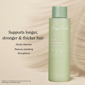 Rizos Curls creamy shampoo texture close-up showing gentle lather and consistency