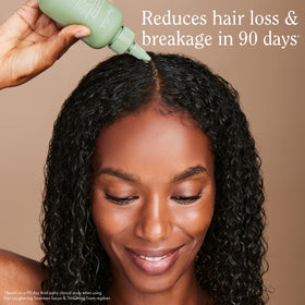 Rizos Curls serum texture drop close-up highlighting lightweight absorbent formula benefit