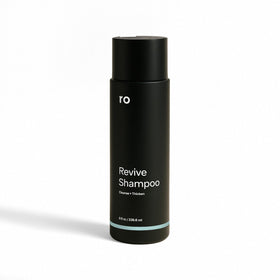 Ro bottle front view showing label and peppermint scent, highlighting cleaner scalp benefit