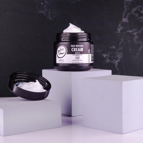 Rolda cream texture close-up highlighting smooth consistency and moisturizing benefit