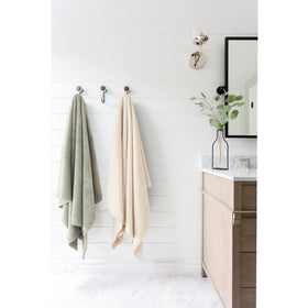 ROLSHOL flat-laid green and clay towels displaying color options and drape