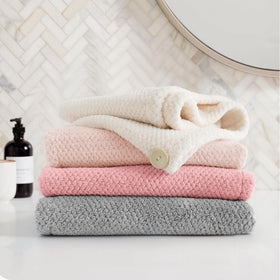 ROLSHOL towel used at beach showing quick-dry travel-friendly benefit
