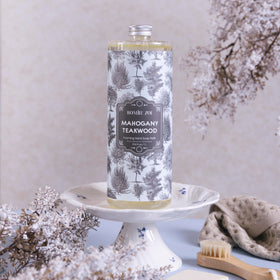 ROMIIE ZOI bathroom lifestyle display showing soothing scent and moisturizing feel