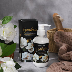 ROMIIE ZOI close-up of shea butter and jojoba oil highlighting nourishing ingredients