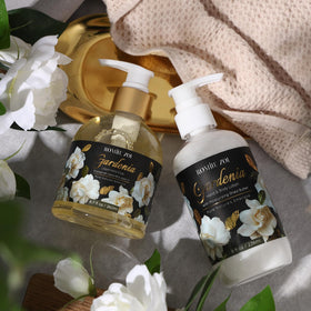 ROMIIE ZOI bottle next to common items showing 236 ml size and travel-friendly benefit