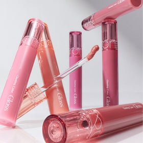 rom&nd closeup applicator demonstrating precise tip for controlled, neat application benefit