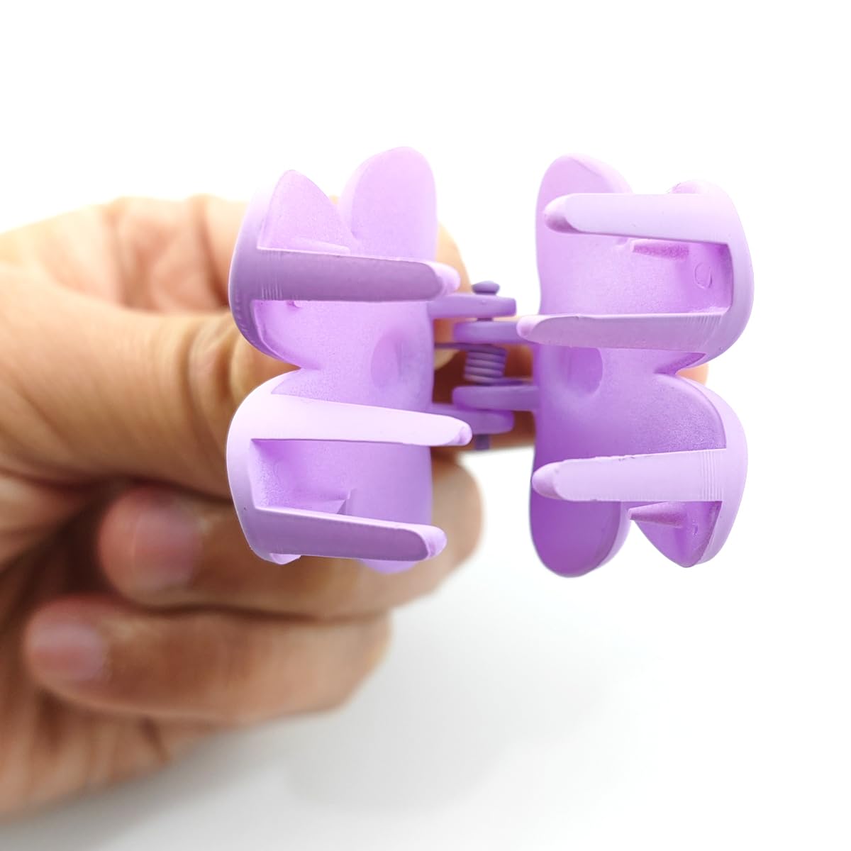 ROYHOO clips arranged on table for gifting and styling convenience