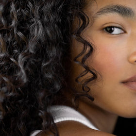 Before and after hair shot showing RŌZ improves shine and manageability benefit