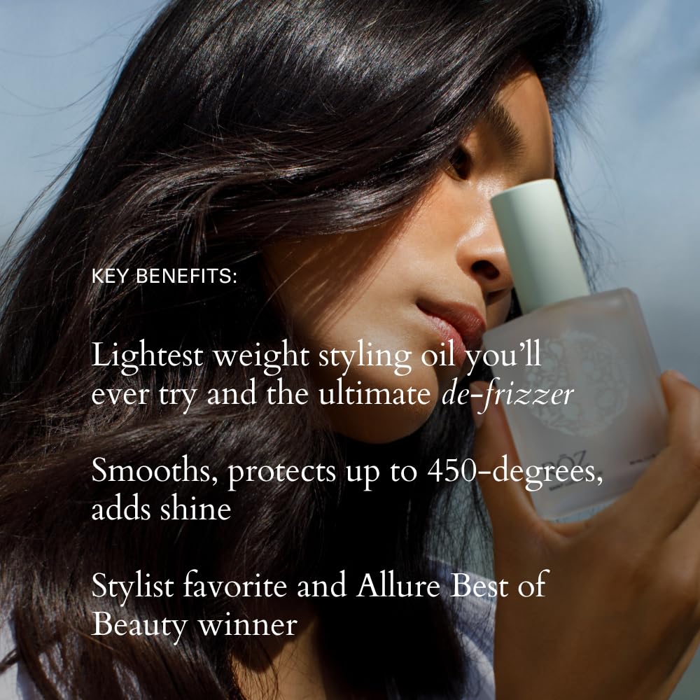 RŌZ oil applied on hands to show quick absorption and non-greasy finish