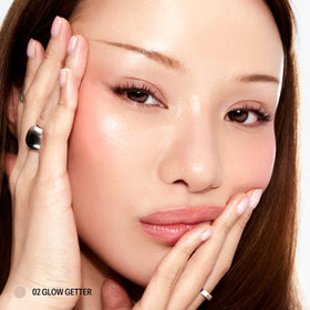 Sacheu doe-foot applicator close-up for precise targeted highlighting
