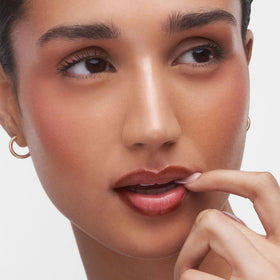 Sacheu lifestyle evening look model wearing transfer-resistant matte tint