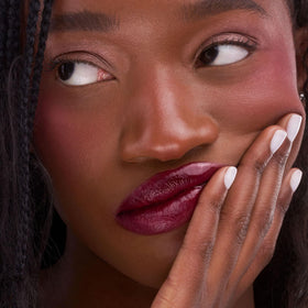 Sacheu on-model evening look showing long-lasting bold lip color