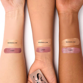 Saie Dew Blush doe-foot applicator demonstrating precise placement and easy blending