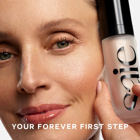 Saie applied to cheekbones creating a luminous highlight and dewy finish