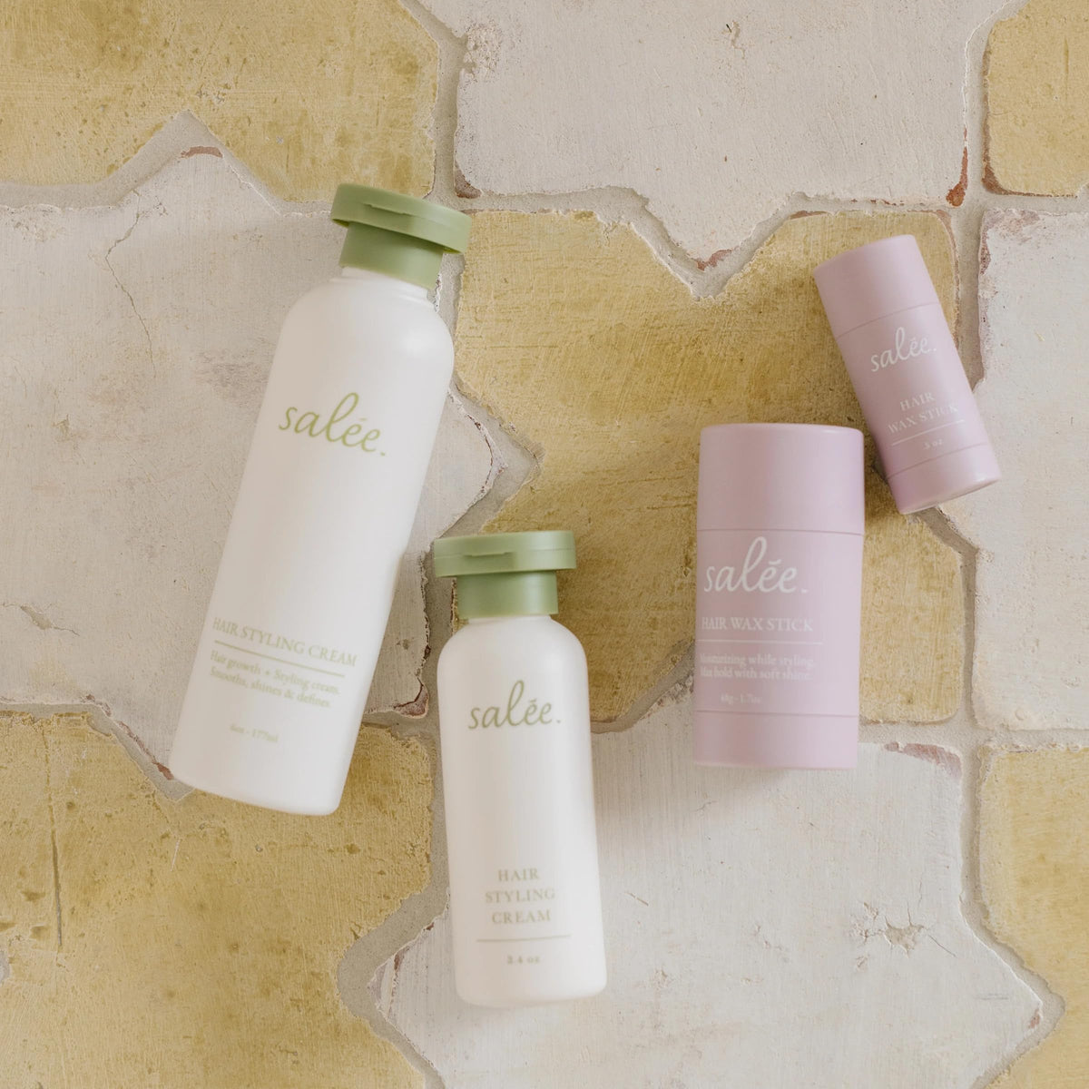 SALEE. aloe and oils ingredients close-up conveying hydration benefit