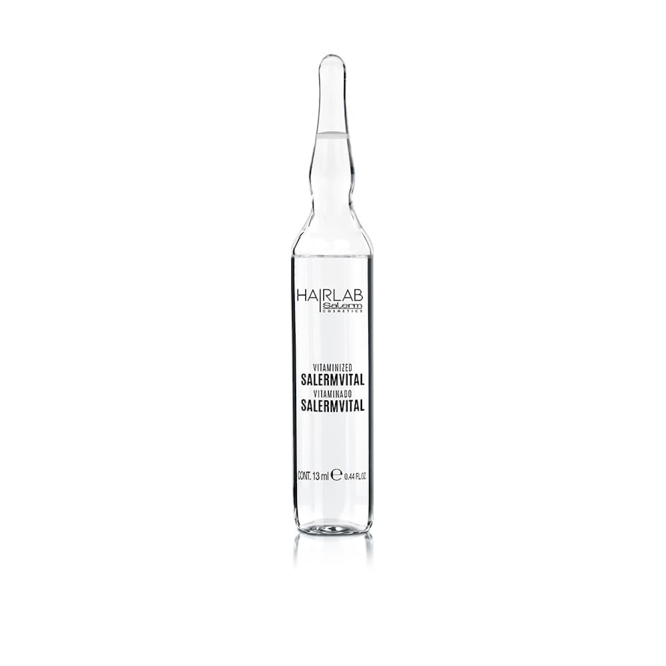 SALERM Vitaminado close-up of creamy texture and wheat germ oil droplets for nourishment